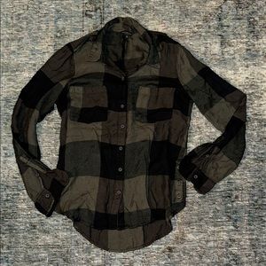 Lucky Brand Women's Black and Olive Green Plaid Button Down Shirt ✨New✨